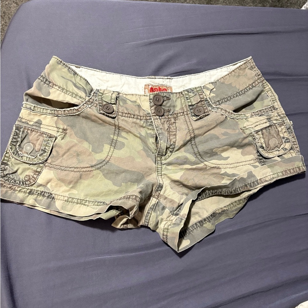 NOBO CAMO shorts